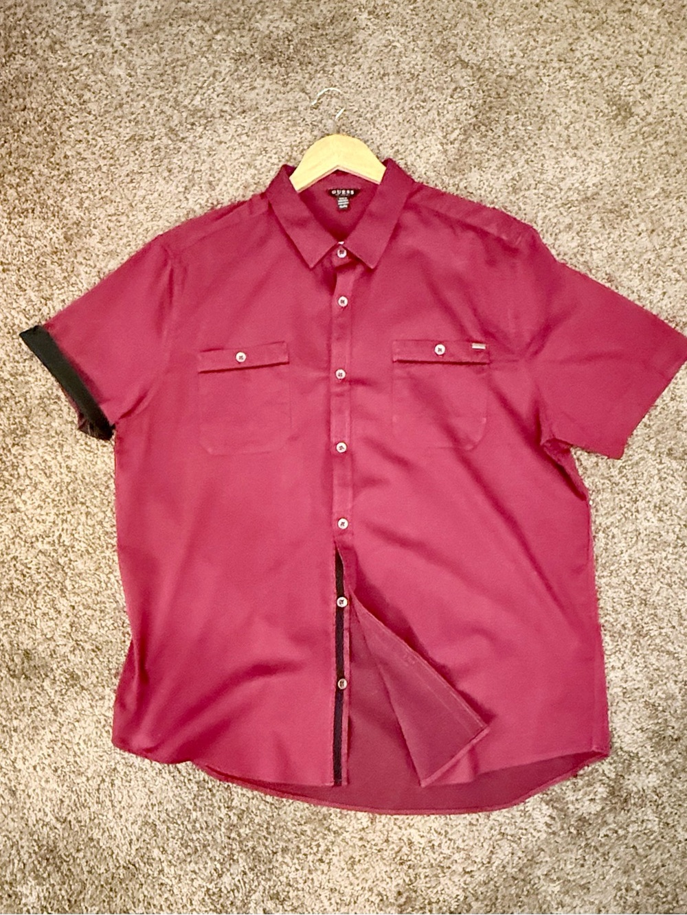 Guess Men's Short Sleeve Button-Down Shirt in Maroon
